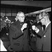 Invigning av Årsta partihandel. Kung Gustav VI Adolf, 1:a från vänster
