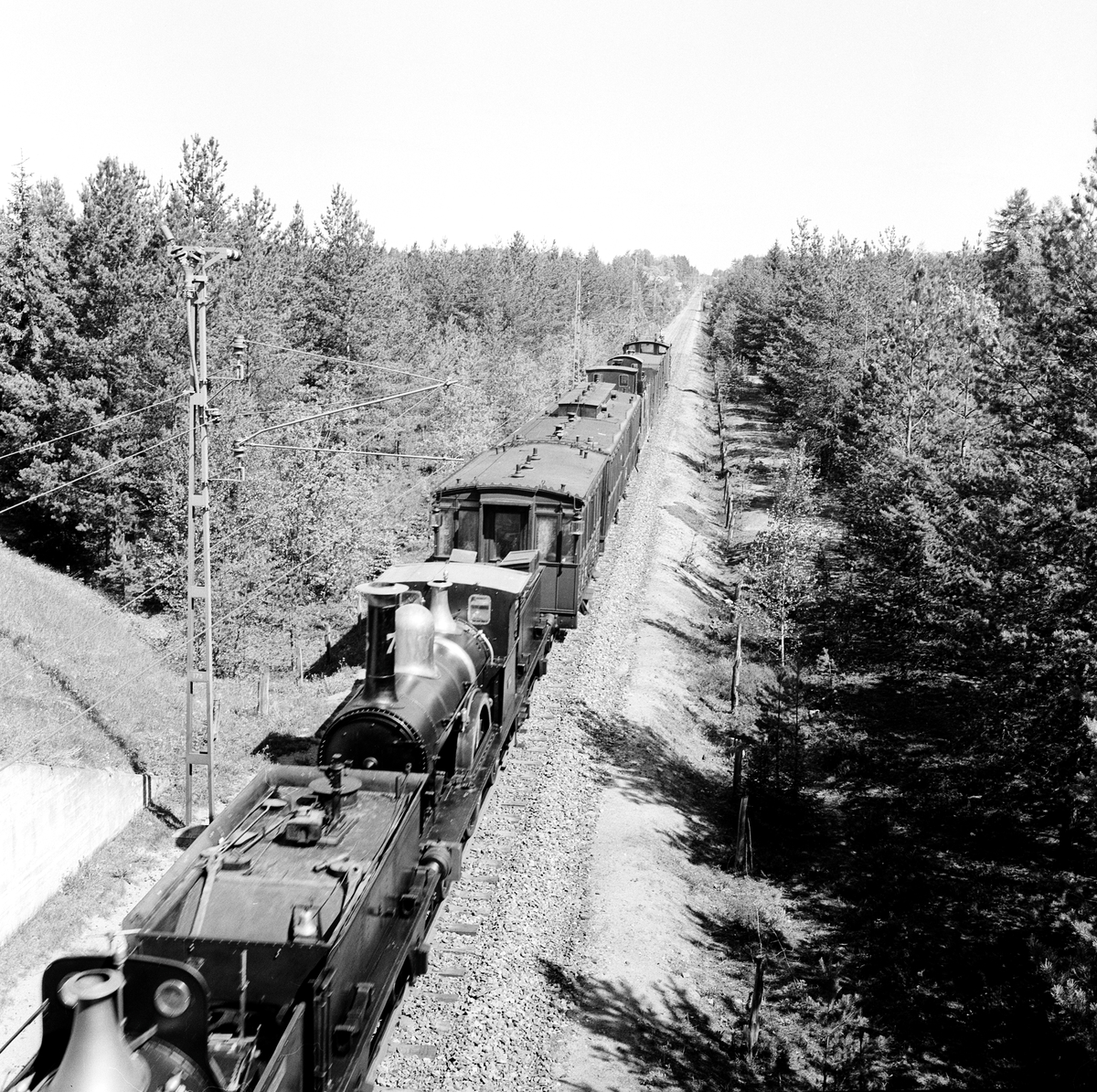 SJ ånglok litt Aa Nr 75, "Göta".
Största tillåtna hastighet: 90 km/h
Bufferttyp: mod. "Ä". Läder med tagelstoppning.
Tender: A nr 63. (kommer från 63, YMER)

Data från Katalog över Statens järnvägars avdelning å Baltiska utställningen i Malmö 1914, Stockholm 1914, s 16:

Cylinderdiameter 381 mm
Slagets längd 508 mm
Drivhjulsdiameter 1874 mm
Effektivt ångtryck 8,5 kg/kvcm
Eldyta total inv. 77,30 kvm
Rostyta 1,30 kvm
Hjulbas 4268 mm
Vikt i tjänst 24,80 ton
Adhesionsvikt 12,00 ton
Dragkraft 2170 kg
Tenderns vikt inklusive fulla förråd bestående av 1,40 ton kol och 5,43 ton vatten 14,28 ton.