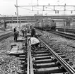 Statens järnvägar SJ Rc2 1085. Karlberg,bangårdsombyggn. Spårarbete.
St. Eriksgatsbron i bakgrunden.