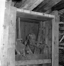 Statens Järnvägar, SJ Nils Ericssons staty. Tegelbacken 
Hög