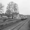 Mariannelund station. Mortorvagnar vid plattformen.