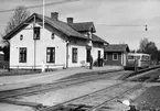 Bratteborg station. Halmstad - Nässjö Järnväg, HNJ motorvagn.