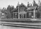 BJ Bredsjö station. Bergslagernas Järnvägar.