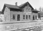 Herrhult järnvägsstation. Innan elektrifieringen av banan Kil - Grythyttan, 1941.
