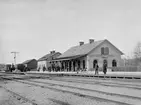 Ervalla stationshus och bangård.