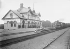 EHRJ 1 .
Stationshus i sten från 1902. 40 m lastkaj 1926 .
EHRJ, Enköping - Heby - Runhällens Järnväg