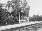 Stationshuset har sedan tillkomsten ej genomgått någon större ombyggnad eller förändring. Stationshus från 1875, brädfodrad 1887. Godsmagasin byggt 1882, betjäningsbostad 1893 .Persontrafiken lades ned 1966-05-21. Åter uppehåll för resandetåg från 1995-11-20. Återinvigning skedde 1995-11-19