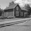 Trafikplats anlagd 1905. Envånings stationshus i trä, byggt i vinkel