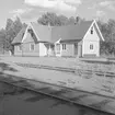 Håll- och lastplats. Envånings stationshus i trä