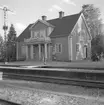 Stationshuset, en- och enhalvvånings i trä, ombyggt 1922 
MÅJ , Mönsterås Järnväg