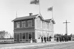 Station anlagd 1897. Tvåvånings stationshus i trä. Mekanisk växelförregling