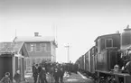 Station anlagd 1897. Tvåvånings stationshus i trä. Mekanisk växelförregling