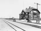 Sköllersta järnvägsstation. Personal och dressiner.