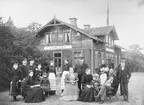 Anställda med familjer vid Gamleby station.