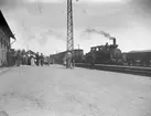Ånglok vid järnvägsstation