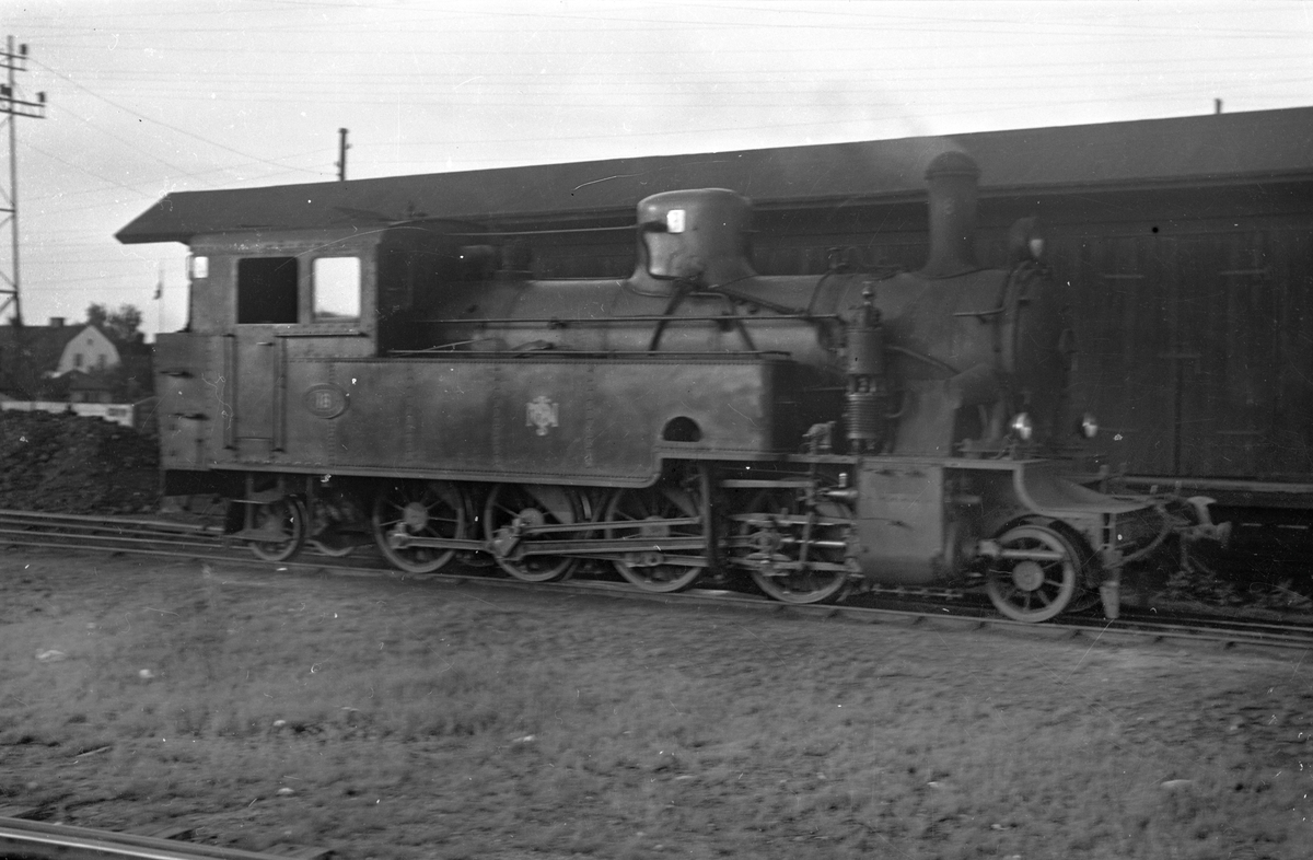 NÖJ nr 18 (f.d. ID SJ N4p 3160), 891 mm. Tillverkarnummer MV 668.
Axelföljd: 1D1.
Dragkraft: 6210 kg.
Vikt: 41,4 ton.