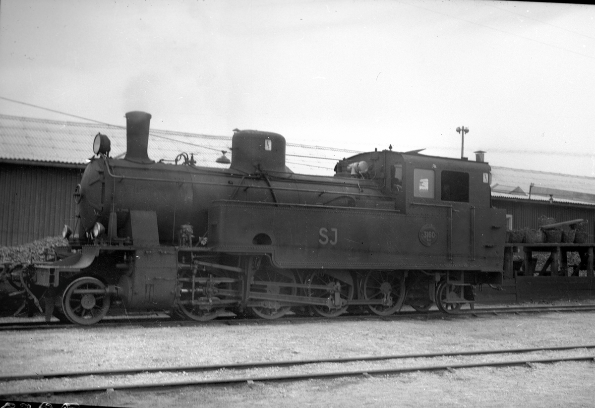 NÖJ nr 18 (f.d. ID SJ N4p 3160), 891 mm. Tillverkarnummer MV 668.
Axelföljd: 1D1.
Dragkraft: 6210 kg.
Vikt: 41,4 ton.