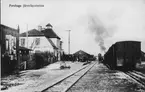 Järnvägsstation i Forshaga.
Station anlagd 1902.
Byggnaden i två våningar moderniserades 1946.
Smalspår 891mm.
Vid järnvägsspåret mellan Deje och Skoghall