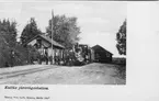 Järnvägsstation i Kavlås. Hållplats anlagd 1874.
Vid järnvägsspåret mellan Hjo och Stentorp J.
Smalspår, 891mm