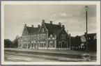 Stationshuset sedd från bangård.