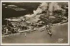 Flygfoto över okänd plats med hamn.