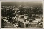 Flygfoto över Gislaved gummifabrik och stad.