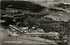 Flygfoto över Mälardalens Tegelbruk vid Kvistabergs strand i Mälaren.