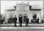 Personal vid Överum station på 20-talet.