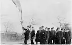 Järnvägspersonal demonstrerar för mer mat och bröd i Västervik under första världskriget år 1917.