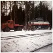 Åmmebergs Järnväg, ÅJ Z65 7 transporteras på trailer till Zinkgrufvan. Här i Lerbäck.