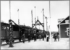 Invigningståg vid Hultanäs station. Växjö - Klavreströms Järnväg, VKJ N 92.