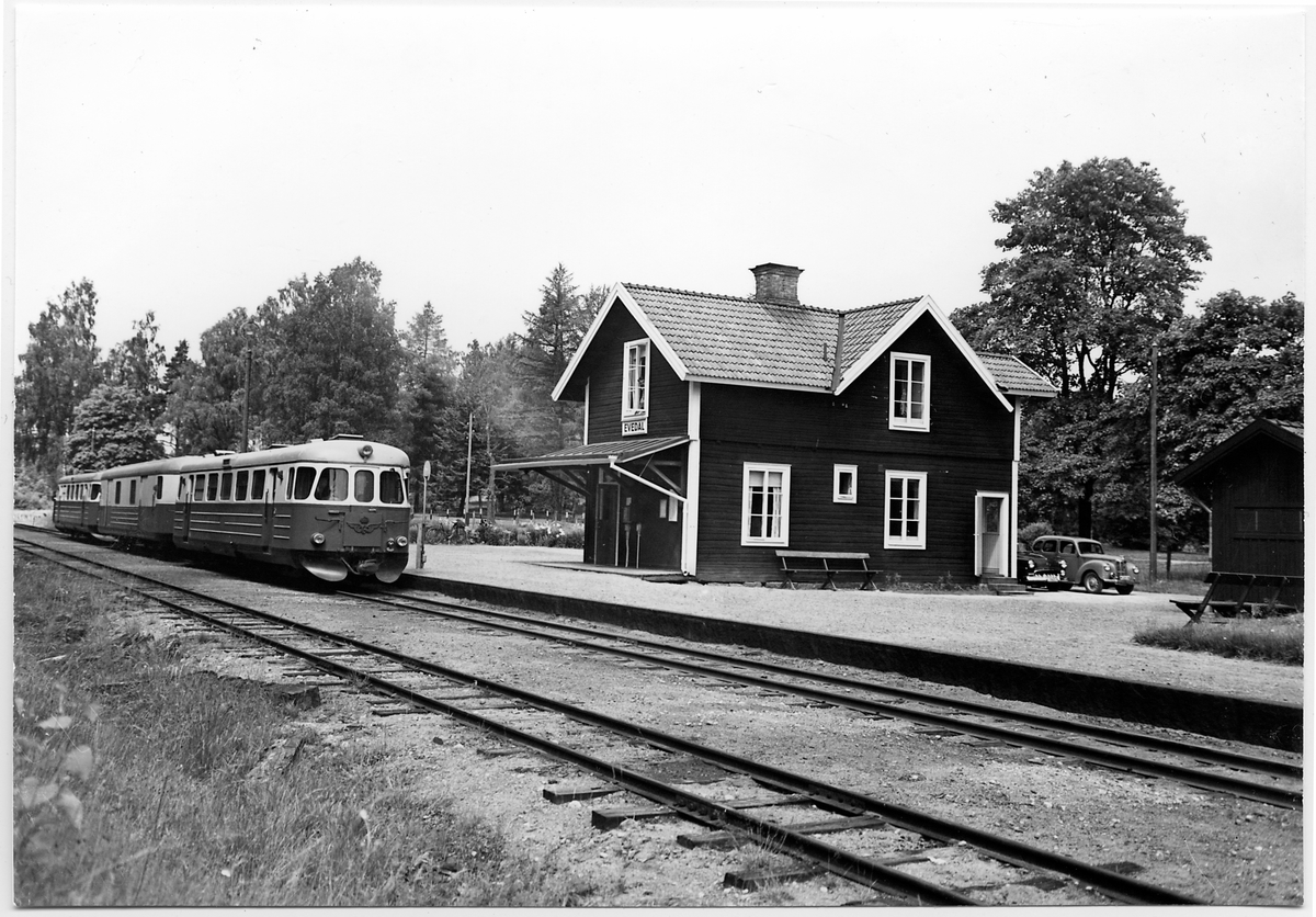 Rälsbusståg, Statens Järnvägar, SJ YBo4p.  Persontåg vid Evedal station.