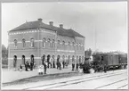 Halmstad - Nässjö Järnvägars ånglok, HNJ C 10 med HNJ Godsvagn på stationen i Gislaved.