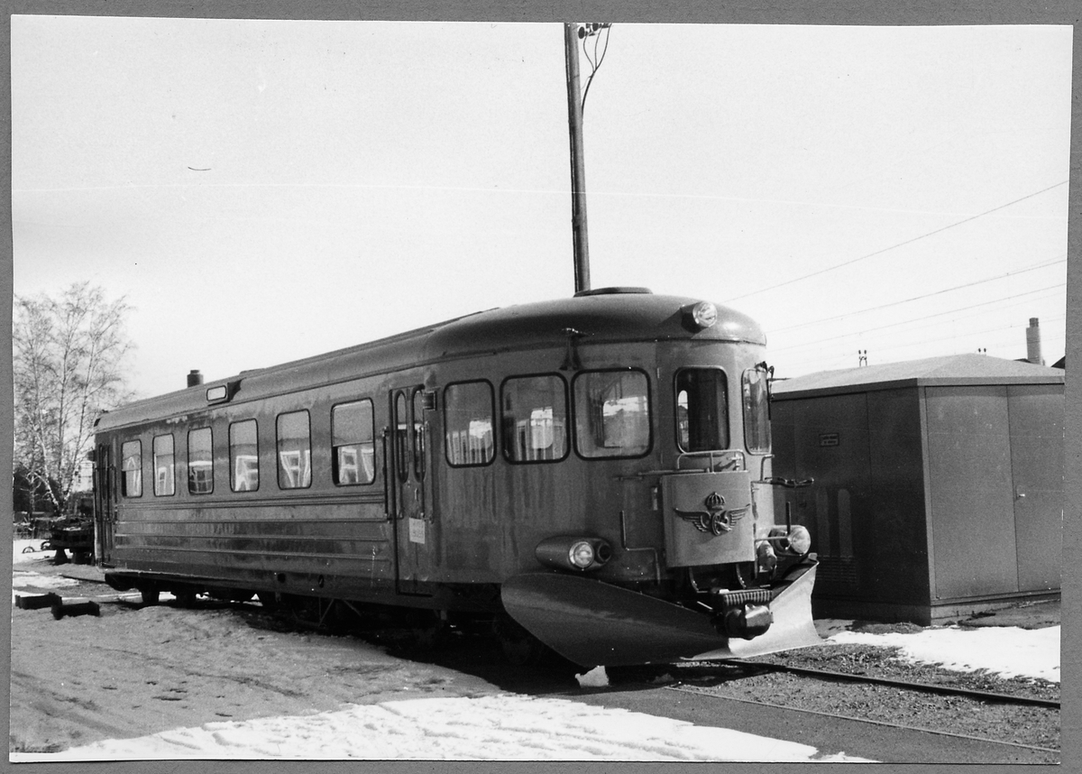 Statens Järnvägar, SJ Qlh - B 30 - 74 - 9850281 - 3. Verkstadsmotorvagnen är ombyggd från Y6 1118.