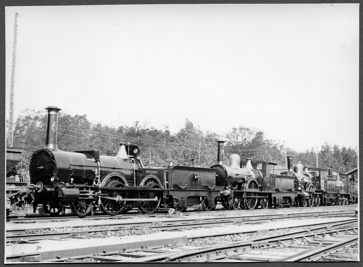 SJ ånglok litt Aa Nr 75, "Göta".
Största tillåtna hastighet: 90 km/h
Bufferttyp: mod. "Ä". Läder med tagelstoppning.
Tender: A nr 63. (kommer från 63, YMER)

Data från Katalog över Statens järnvägars avdelning å Baltiska utställningen i Malmö 1914, Stockholm 1914, s 16:

Cylinderdiameter 381 mm
Slagets längd 508 mm
Drivhjulsdiameter 1874 mm
Effektivt ångtryck 8,5 kg/kvcm
Eldyta total inv. 77,30 kvm
Rostyta 1,30 kvm
Hjulbas 4268 mm
Vikt i tjänst 24,80 ton
Adhesionsvikt 12,00 ton
Dragkraft 2170 kg
Tenderns vikt inklusive fulla förråd bestående av 1,40 ton kol och 5,43 ton vatten 14,28 ton.