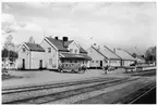 Stationen öppnad 1928 med en- och enhalvvånings stationshus i trä, sammanbyggt med godsmagasinet. Nu för tiden är den säsongstation.