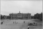 Arvika station öppnad 1867. Stationshuset ritades av arkitekt Edelsvärd.  
Stationshus från gatusidan.