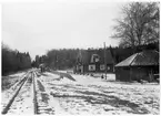 Håll- och lastplats öppnad med banan 1917. En- och en halv vånings stationshus i trä. Godstrafiken upphörde under 1960-talet, medan persontrafiken blev kvar till banans nedläggning 1985.