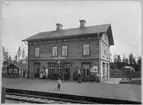 Station öppnad 1894. I samband med Skelleftebanans öppnande tillbyggdes stationshuset 1910, tvåvånings stationshus i trä. Godstrafiken nedlagd 1997.