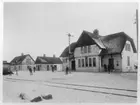 Kävlinge - Barsebäcks Järnväg, KjBJ, Barsebäckshamn station öppnad 1907. Då byggdes en- och en halv vånings putsad stationshus och mekanisk växelförregling med kontrollås. Stationen nedlagd 1954