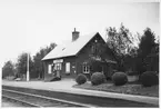 Bergfors station öppnades 1903 med stationshus i trä. Elektrisk växelförregling. Delen av Malmbanan vid Bergfors elektrifierades 1915. Stationen upphörde 1997. Del av trädgården.