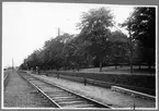 Bergsbrunna stations bangård och plantering. Stationen öppnad 1866.