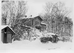 Stationen anlades 1859. 
Nytt stationshus, envånings i trä, uppfördes 1946-47 ca 100 m väster om den smalspåriga banans stationshus.