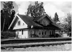 Stationen anlades 1895. Stationshuset , en och en halv våning i trä, restaurerades fullständigt 1949.