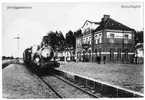 Stationen byggd 1911 .En äldre station byggd 1865-66. Det revs dock 1911 och det nuvarande blev då uppfört med två våningar i tegel. MSJ byggde 1911 ett lokstall. Möjligen hade YEJ haft ett stall här tidigare (ÖSJ-Bladet 96/1). MSJ , Malmö - Simrishamns Järnväg 
YEJ ,Ystad - Eslövs Järnväg