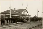 Stockholm-Västerås-Bergslagens järnvägar Trafikdirektörsexpeditionen
Prisbelönt Stockholm 1905.
Stationen uppfördes 1902. Några större ombyggnadsarbeten har sedan dess 
ej företagits. Biljettförsäljningen nedlagd 1995-96