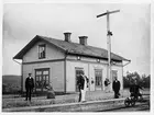WBJ , Varberg - Borås Järnväg.
Station anlagd 1880. Envånings stationshus i trä.