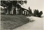 Station anlagd 1902. Envånings stationshus i trä, moderniserat 1933. 
Björkliden