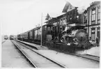 Persontåg på Bollnäs station 1895
Lok littera SJ B 121 