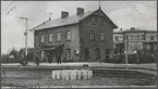 Stationen byggd 1893 av Malmö- Tomelilla Järnväg, MöToJ. Stationen anlades 1893. Tvåvånings stationshus i tegel. Mekanisk växelförregling